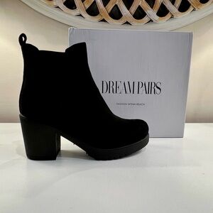 Dream pairs bootie. NIB
